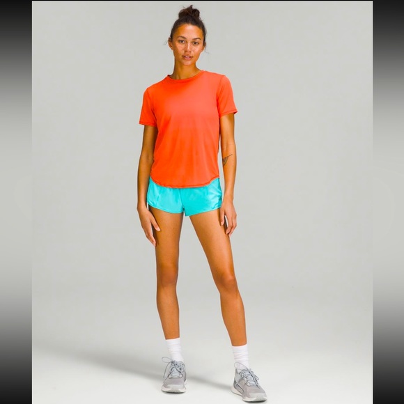 NEW Lululemon Hotty Hot Low-Rise Short 2.5” in Electric Turquoise - Picture 4 of 5